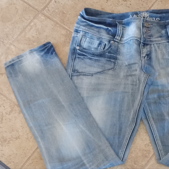 New Almost Famous super faded light wash skinny jeans pants size 13 - Picture 3 of 7